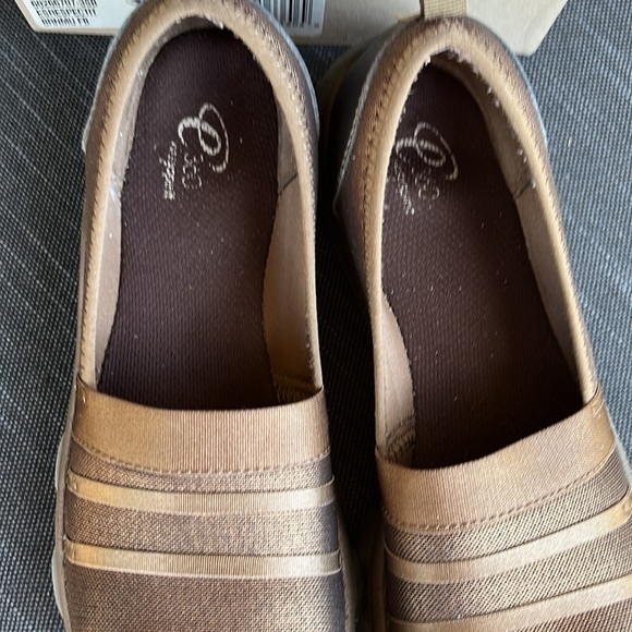 Easy Spirit Respect It Slip On Size 9 Narrow - Picture 2 of 9